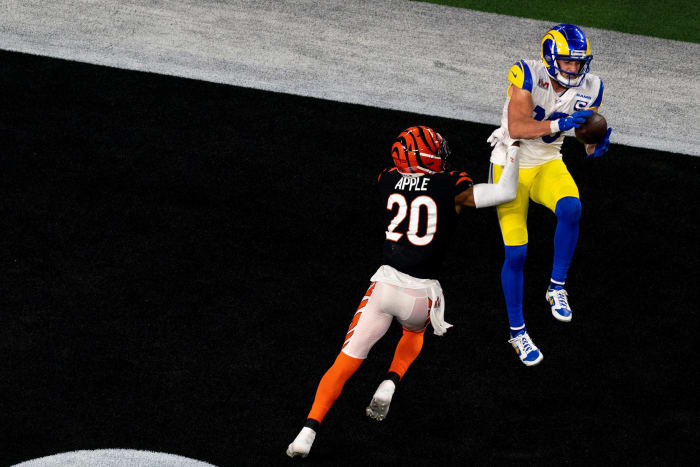Los Angeles Rams wide receiver Cooper Kupp (10) scores the go ahead touchdown as Cincinnati Bengals cornerback Eli Apple (20) defends in the fourth quarter during Super Bowl 56, Sunday, Feb. 13, 2022, at SoFi Stadium in Inglewood, Calif. Nfl Super Bowl 56 Los Angeles Rams Vs Cincinnati Bengals Feb 13 2022 Albert Cesare 3765